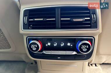 Внедорожник / Кроссовер Audi Q7 2016 в 