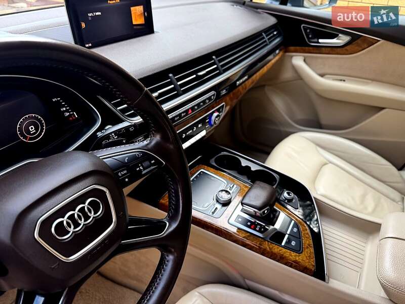 Внедорожник / Кроссовер Audi Q7 2016 в Хмельницком