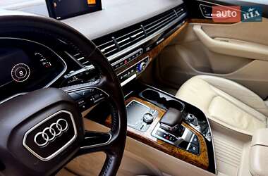 Внедорожник / Кроссовер Audi Q7 2016 в 