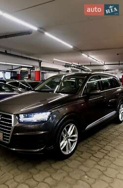 Внедорожник / Кроссовер Audi Q7 2016 в 