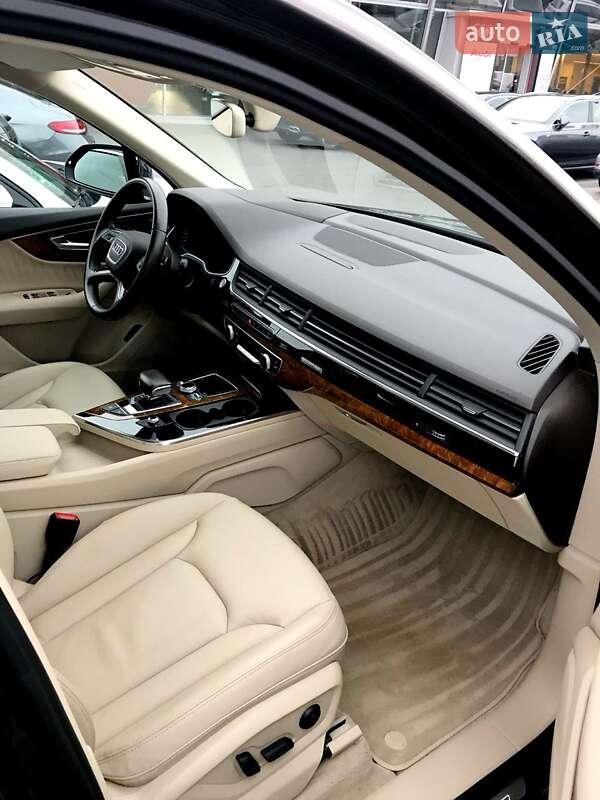 Внедорожник / Кроссовер Audi Q7 2016 в Хмельницком