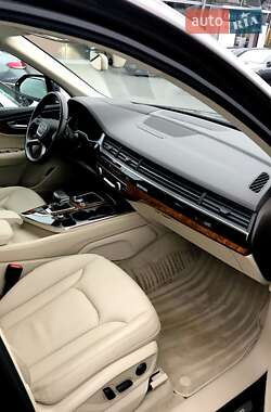 Внедорожник / Кроссовер Audi Q7 2016 в 