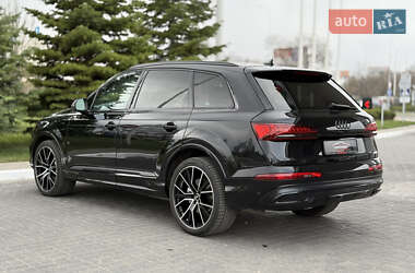 Внедорожник / Кроссовер Audi Q7 2020 в 