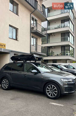 Позашляховик / Кросовер Audi Q7 2019 в 
