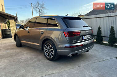 Внедорожник / Кроссовер Audi Q7 2017 в 