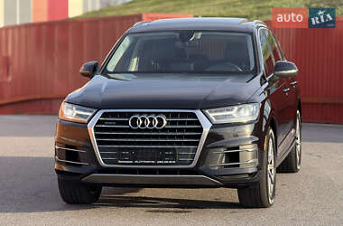 Позашляховик / Кросовер Audi Q7 2018 в 