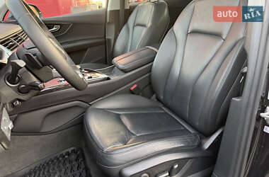 Позашляховик / Кросовер Audi Q7 2018 в 