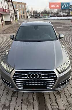 Внедорожник / Кроссовер Audi Q7 2016 в 