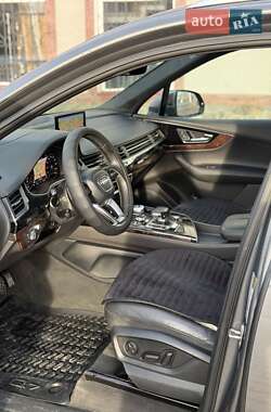 Внедорожник / Кроссовер Audi Q7 2016 в 