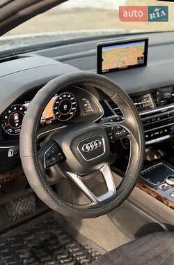 Внедорожник / Кроссовер Audi Q7 2016 в 