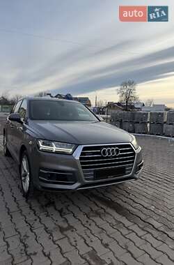 Внедорожник / Кроссовер Audi Q7 2016 в 