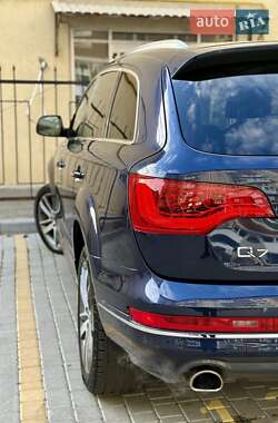 Позашляховик / Кросовер Audi Q7 2012 в 