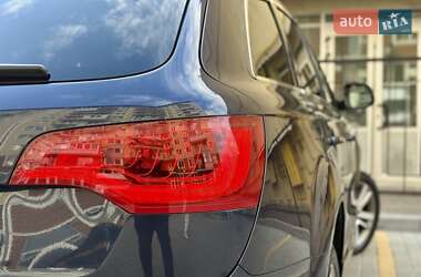 Позашляховик / Кросовер Audi Q7 2012 в 