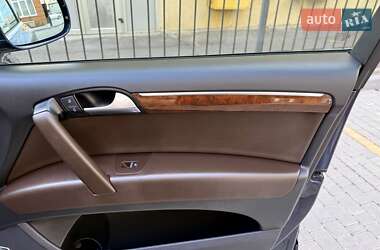 Позашляховик / Кросовер Audi Q7 2012 в 