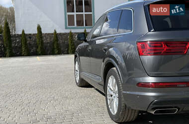 Позашляховик / Кросовер Audi Q7 2018 в 