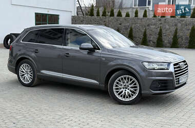 Позашляховик / Кросовер Audi Q7 2018 в 