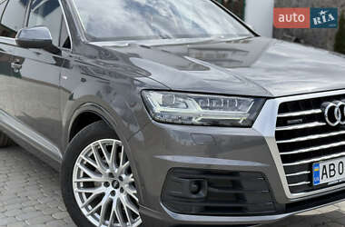Позашляховик / Кросовер Audi Q7 2018 в 