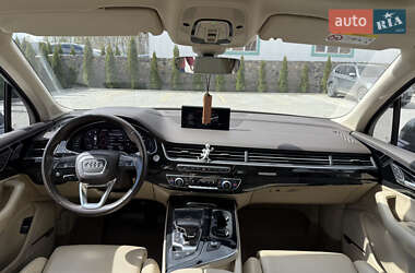Позашляховик / Кросовер Audi Q7 2018 в 