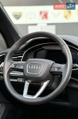 Позашляховик / Кросовер Audi Q7 2022 в 