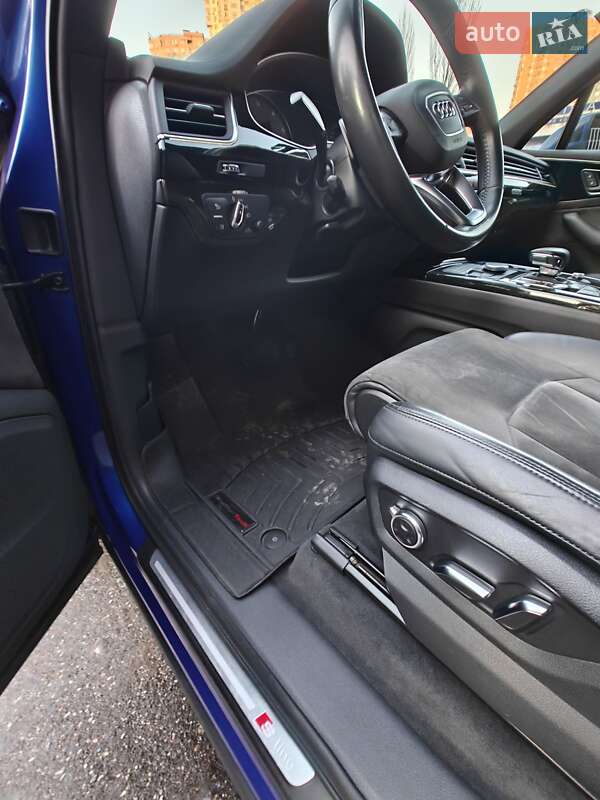 Внедорожник / Кроссовер Audi Q7 2016 в Киеве