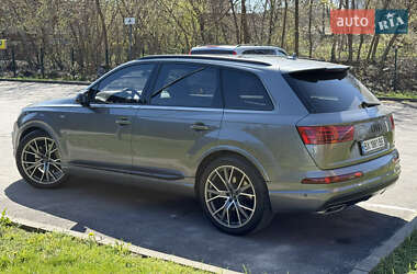 Внедорожник / Кроссовер Audi Q7 2017 в 