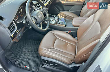 Позашляховик / Кросовер Audi Q7 2015 в 