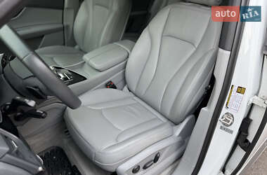Внедорожник / Кроссовер Audi Q7 2018 в 