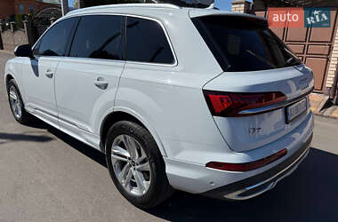 Внедорожник / Кроссовер Audi Q7 2022 в 