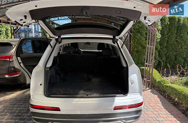 Внедорожник / Кроссовер Audi Q7 2022 в 