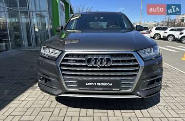 Внедорожник / Кроссовер Audi Q7 2018 в 