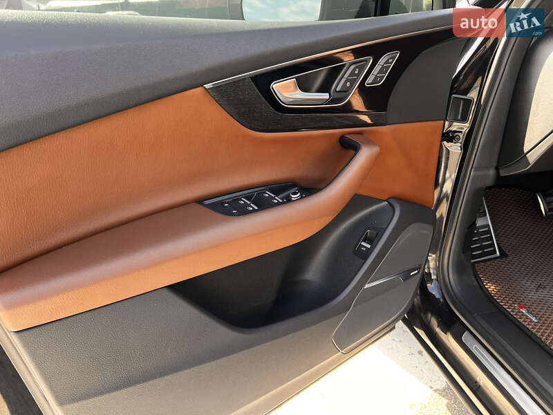 Внедорожник / Кроссовер Audi Q7 2018 в Киеве