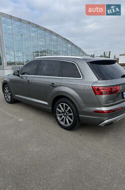 Внедорожник / Кроссовер Audi Q7 2016 в 