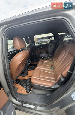 Внедорожник / Кроссовер Audi Q7 2016 в 