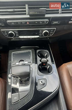 Внедорожник / Кроссовер Audi Q7 2016 в 