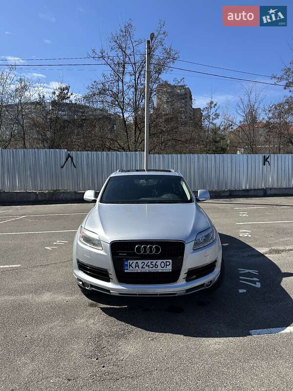 Внедорожник / Кроссовер Audi Q7 2007 в 
