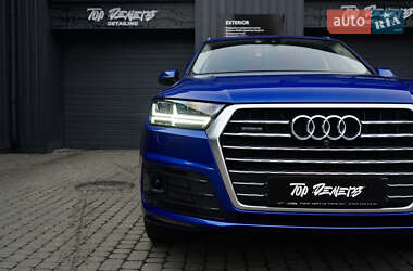 Позашляховик / Кросовер Audi Q7 2016 в 
