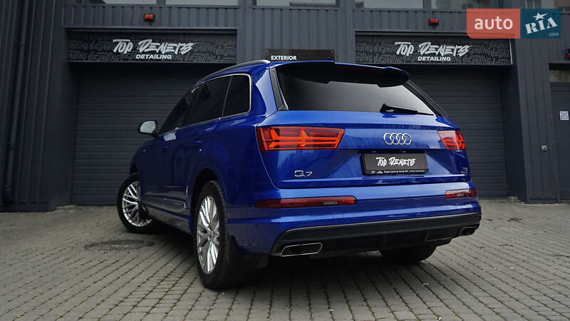 Позашляховик / Кросовер Audi Q7 2016 в Львові