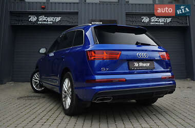 Позашляховик / Кросовер Audi Q7 2016 в 