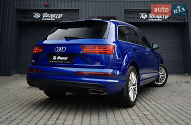 Позашляховик / Кросовер Audi Q7 2016 в 