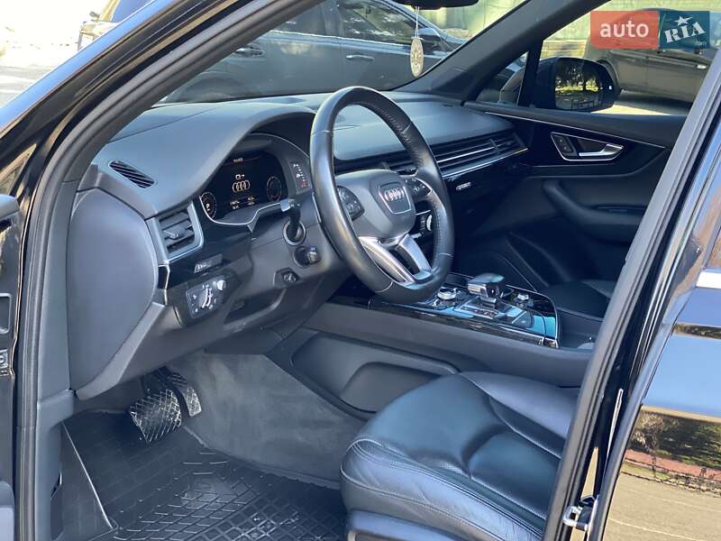 Внедорожник / Кроссовер Audi Q7 2016 в Соленом