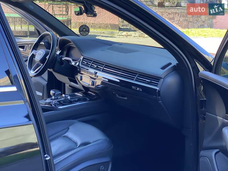 Внедорожник / Кроссовер Audi Q7 2016 в Соленом