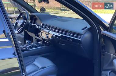 Позашляховик / Кросовер Audi Q7 2016 в 