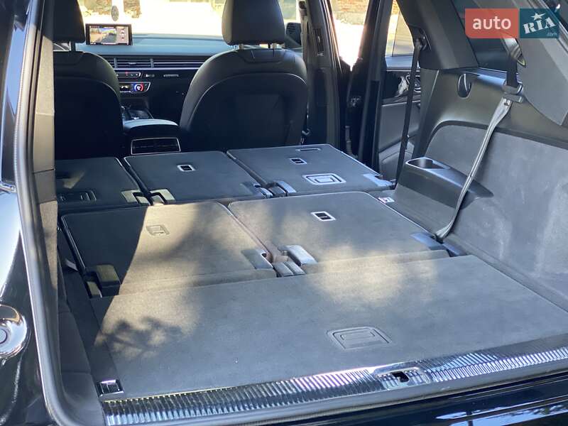 Внедорожник / Кроссовер Audi Q7 2016 в Соленом