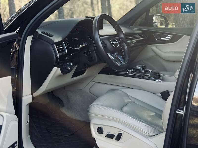 Внедорожник / Кроссовер Audi Q7 2017 в Житомире