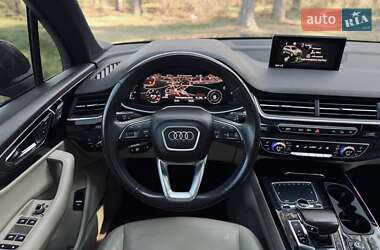 Внедорожник / Кроссовер Audi Q7 2017 в 