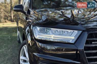 Внедорожник / Кроссовер Audi Q7 2017 в 