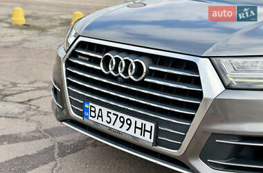 Внедорожник / Кроссовер Audi Q7 2016 в 