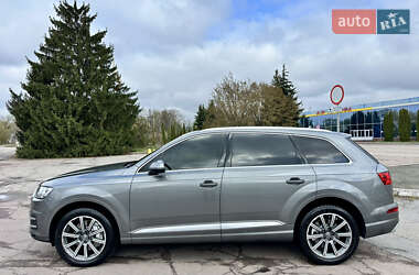 Внедорожник / Кроссовер Audi Q7 2016 в 