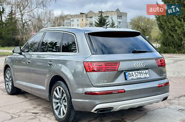 Внедорожник / Кроссовер Audi Q7 2016 в 