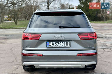 Внедорожник / Кроссовер Audi Q7 2016 в 